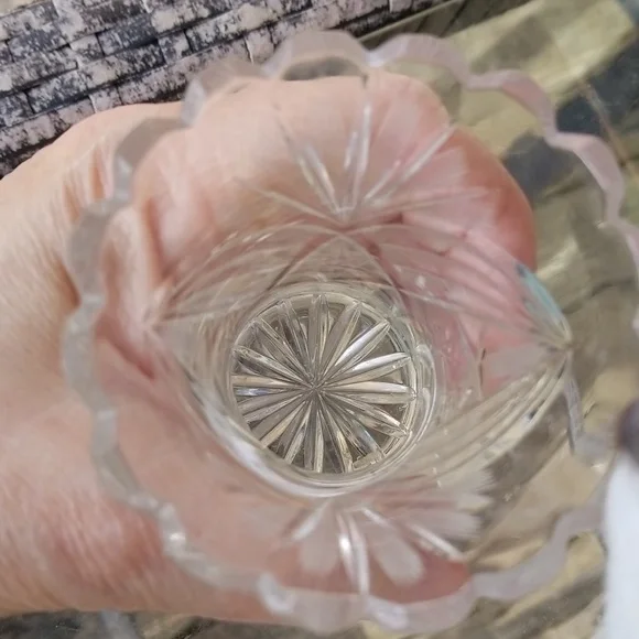 Elegant 4 inch Crystal Vase from Czechoslovakia - Picture 3 of 4